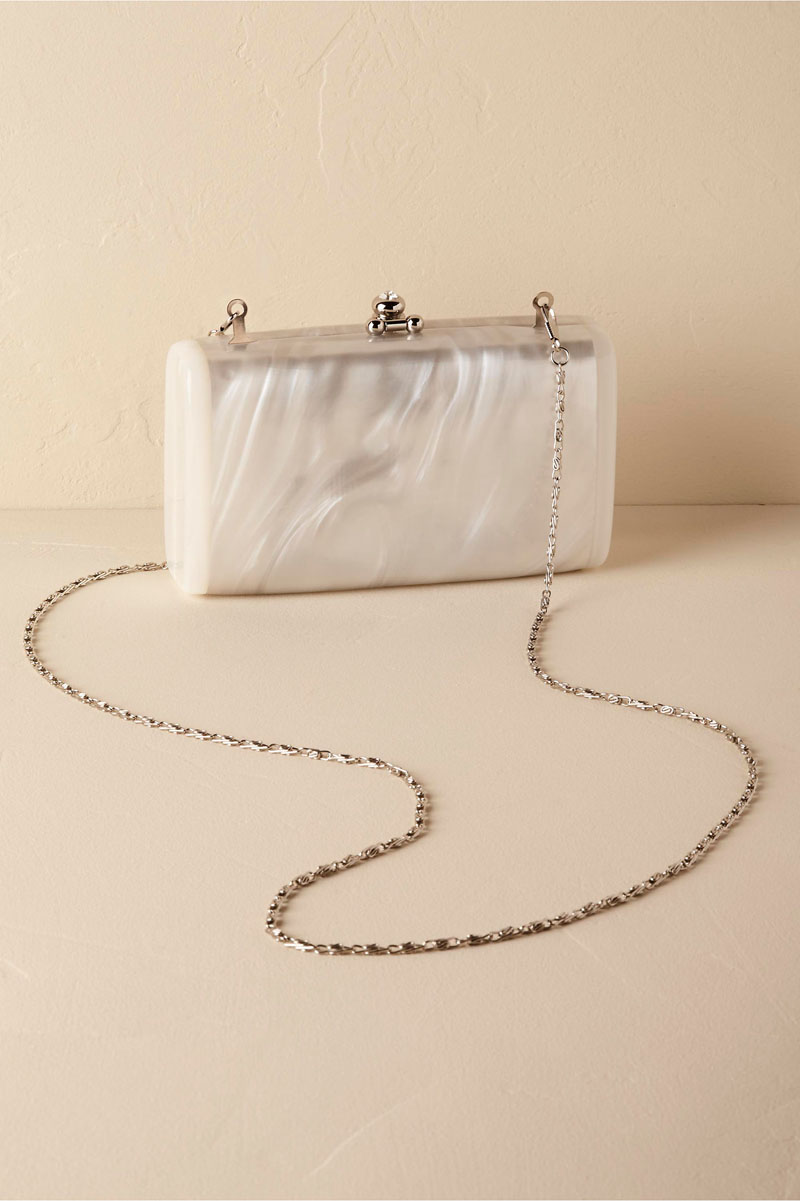 Vicki Pearl Clutch. Créditos: Bhldn