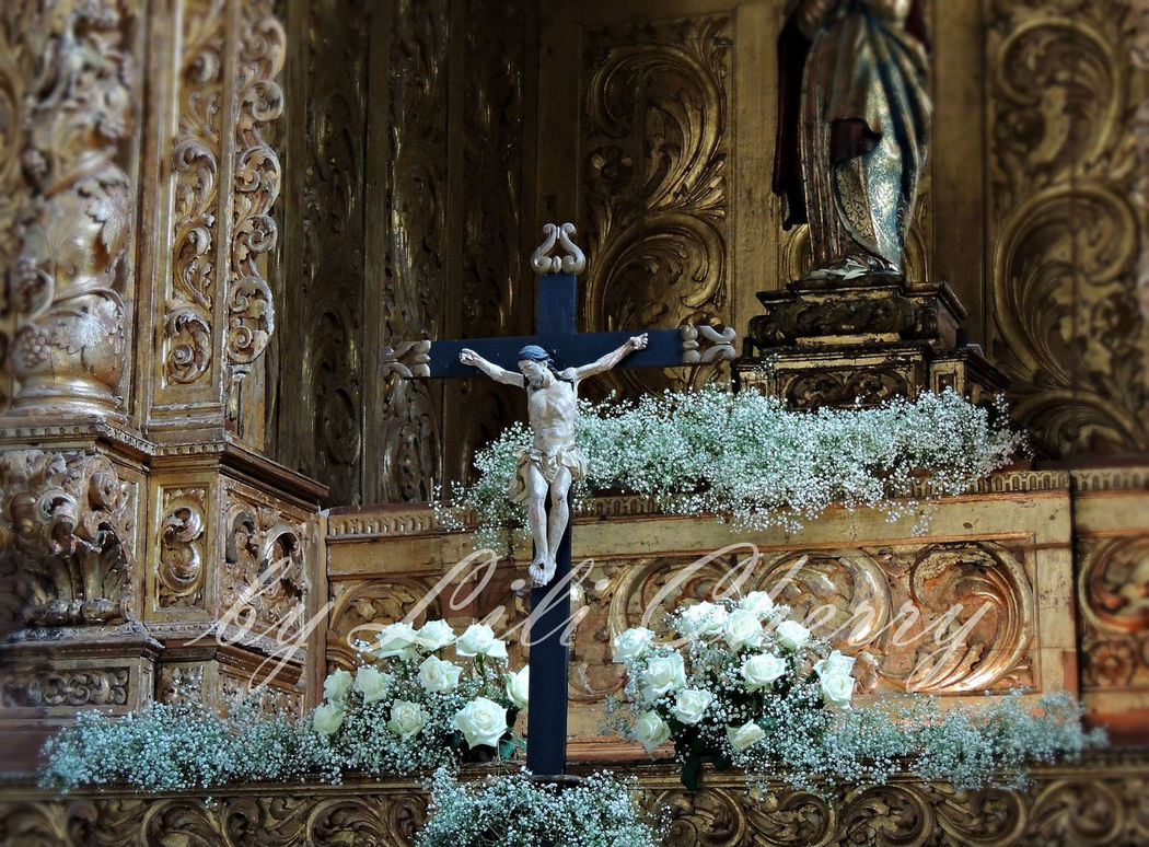 Arranjos de flores para igrejas: as boas energias da natureza no seu casamento