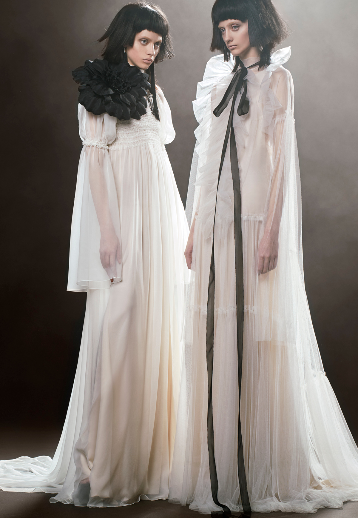 Agatha + Claire. Créditos: Vera Wang